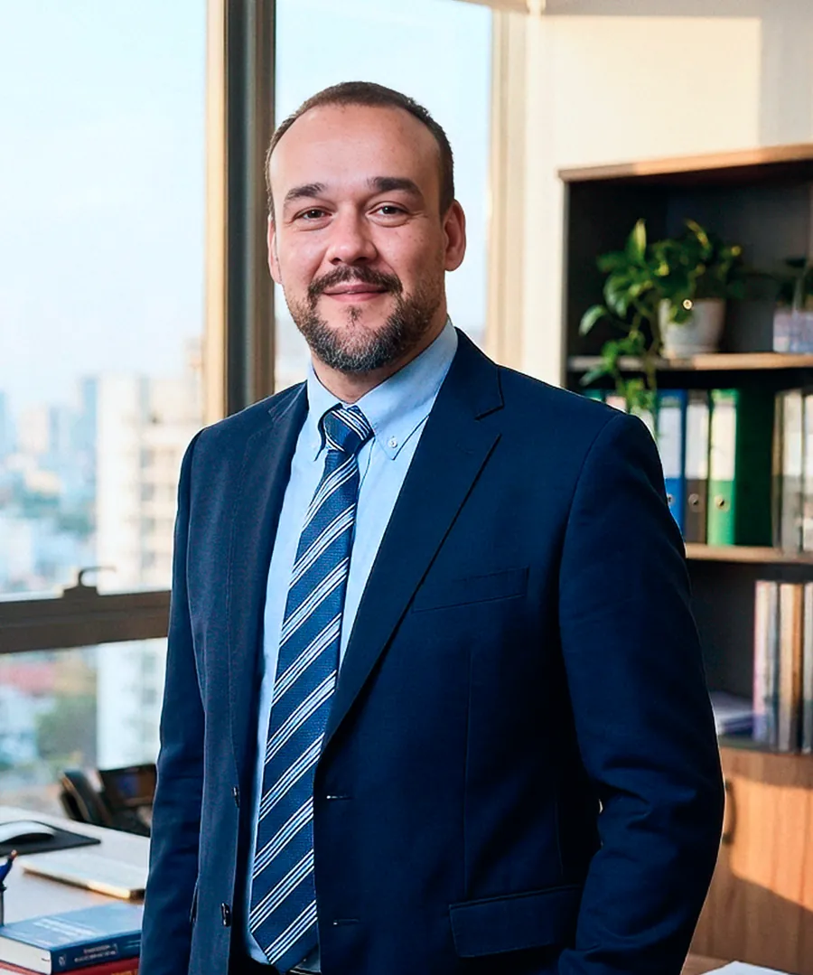 Bruno Couto Rocha em seu escritório